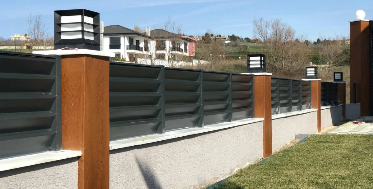 Panjur Model Kapı ve Korkuluk: Mahremiyetinizi Koruyan Şık Çözümler